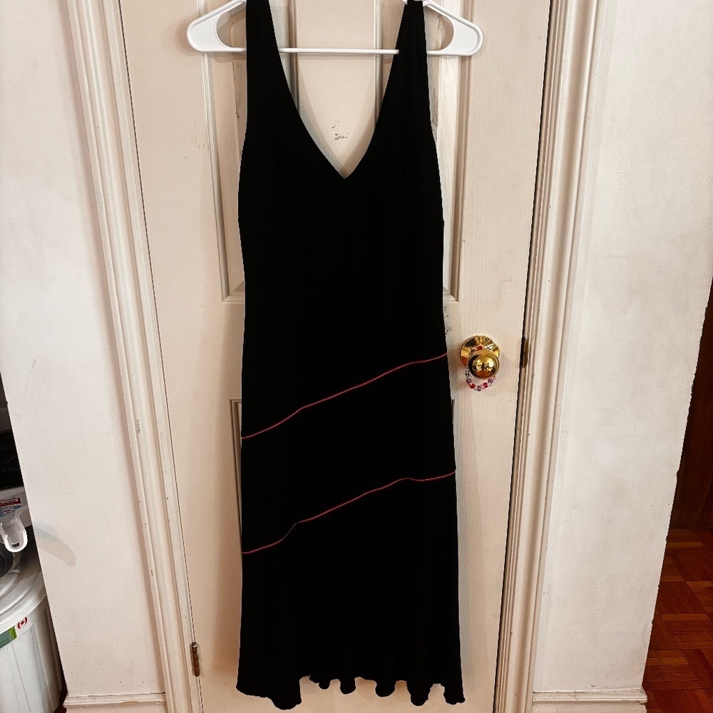 THE CUTEST + y2k + 90s black stretchy flowy dress,  pink piping, chest detail